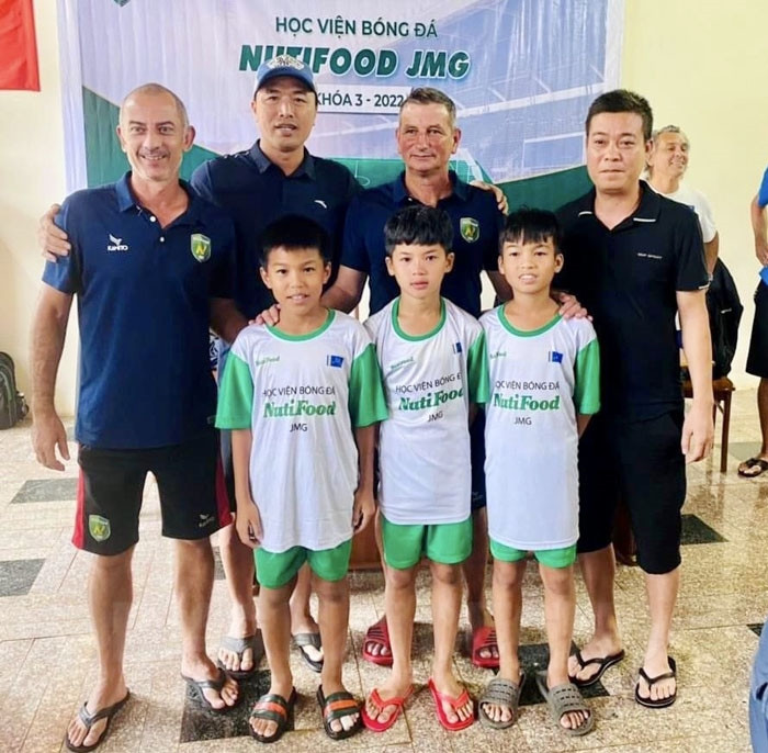 Vượt qua hơn 4.000 thí sinh, 3 cầu thủ nhí Hải Dương trúng tuyển Học viện Bóng đá Nutifood JMG